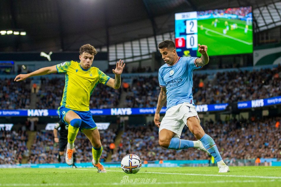 年仅二十出 年仅二十出